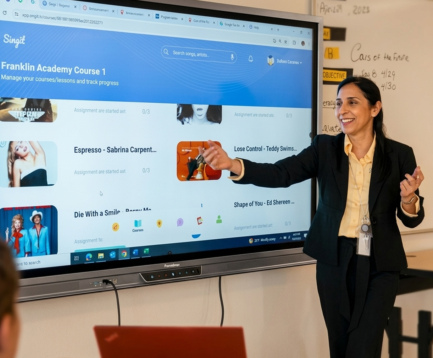 Teacher presenting a Singit course dashboard on a classroom display